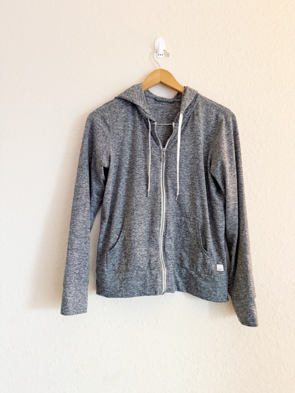 Vuori Halo Performance Gray Full Zip Hoodie Size Small